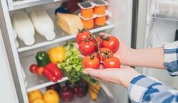 مضرات نگهداری گوجه فرنگی در یخچال رو میدونستی؟