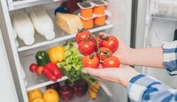 مضرات نگهداری گوجه فرنگی در یخچال رو میدونستی؟