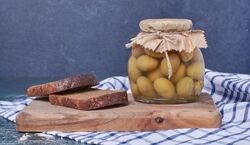 با چغاله بادام؛ خوشمزه ترین ترشی بهاری رو درست کن + طرز تهیه