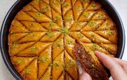 طرز تهیه باقلوا استانبولی ساده و سنتی با طعمی بی نظیر + نکات 