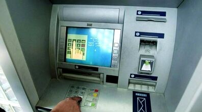 اگه کارت بانکی تو دستگاه عابر بانک جا بمونه چیکار کنم؟