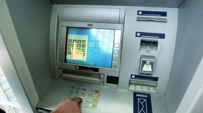 اگه کارت بانکی تو دستگاه عابر بانک جا بمونه چیکار کنم؟