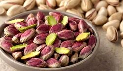 عوارض خوردن پسته | اگر جزو این افرادید، پسته نخورین!