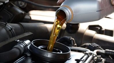 خطرات پر کردن بیش از حد روغن ماشین | دانستنی های کاربردی درباره تعویض روغن موتور خودرو 