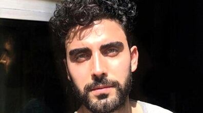 بازیگر معروف سریال مانکن تغییر جنسیت داد؟ | محمد صادقی با رژ قرمز و کفش پاشنه بلند + عکس