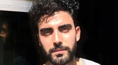 بازیگر معروف سریال مانکن تغییر جنسیت داد؟ | محمد صادقی با رژ قرمز و کفش پاشنه بلند + عکس