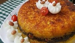  با قورمه سبزی اضافی، ته چین قورمه سبزی درست کن همه انگشتاشونو بخورن!