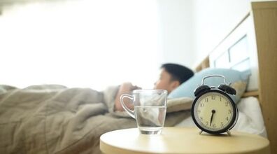 علت تشنگی قبل از خواب چیست؟ | چرا دقیقا قبل از خواب تشنه تان می شود؟