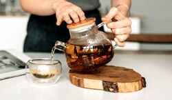 روش صحیح دم کردن چای که نمی دونستی | چایی رو اینجوری که من میگم دم کن + فوت کوزه گری