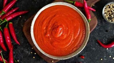 طرز تهیه خوشمزه ترین سس چیلی دنیا | عاشقان غذای تند میفهمند این سس چیه!