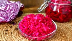 با کلم قرمز ترشی بازاری درست کن + نکات و طرز تهیه