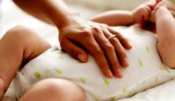 چرا نوزاد من همش دل درد میگیره؟ | ۵ علت مختلف دل درد نوزادان