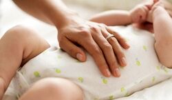 چرا نوزاد من همش دل درد میگیره؟ | ۵ علت مختلف دل درد نوزادان