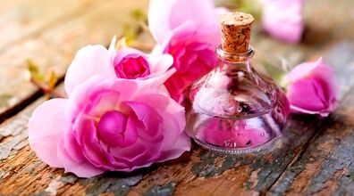 گلاب؛ سحر آمیز ترین عرق گیاهی برای محافظت از چشم
