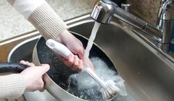 ترفند های ساده برای تمیز کرن قابلمه | بهترین روش تمیز کردن و برق انداختن ظروف و قابلمه تفلون سوخته