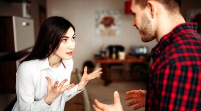 خطر رابطه جنسی در قاعدگی | عوارض نزدیکی در دوران پریود برای زن و مرد