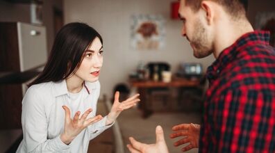 خطر رابطه جنسی در قاعدگی | عوارض نزدیکی در دوران پریود برای زن و مرد