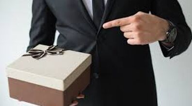 به پسرا چی هدیه بدیم؟ | 6 ایده تضمینی برای خوشحال کردن پسران