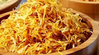 طرز تهیه پیاز داغ مجلسی رو اینجا یاد بگیر  + فیلم آموزشی