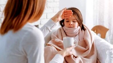 پایین آوردن تب کودک در خانه بدون مصرف دارو | دیگه نگران تب کردن بچت نباش