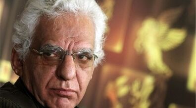 عکسی تلخ از همسر کیومرث پوراحمد در مراسم خاکسپاری 