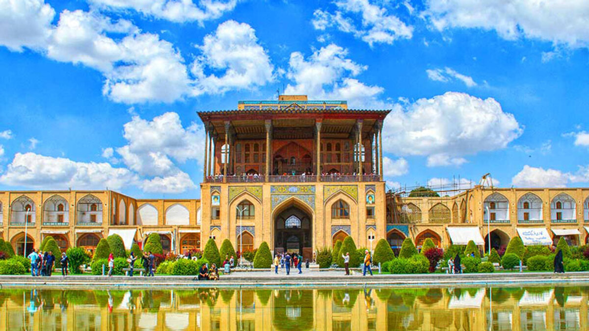 کاخ عالی قاپو اصفهان
