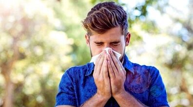 عوارض خطرناک نگه داشتن عطسه که باید بدانید | مضرات نگه داشتن عطسه چیست؟