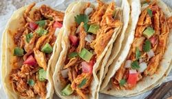 طرز تهیه تاکو بسیار خوشمزه با مرغ و نان لواش به روش ساده 