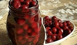 با آلبالو ترشی درست کن | چیکار کنم رنگ ترشی آلبالو تغییر نکنه + طرز تهیه 