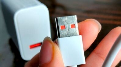 برای خرید کابل شارژر گوشی حتما به این نکات دقت کن! + فیلم