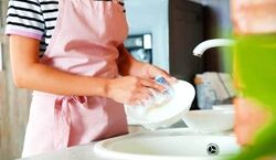 هرگز با آب سرد ظرف نشور!! | نکات مهم در ظرف شستن