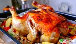 روش پخت مرغ شکم‌ پر مجلسی با گردو و رب انار | ترفندهای طلایی پخت مرغ شکم پر