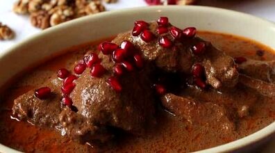 اگه می خوای فسنجون خوش رنگ بشه کاکائو بریز توش!! + نکات و فیلم 