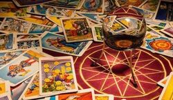 فال تاروت امروز دوشنبه 6 مرداد 1404 ماههای مختلف!