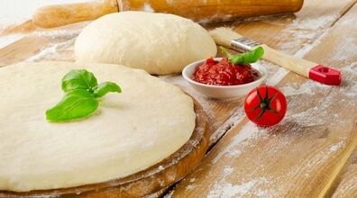 خمیر پیتزا خانگی به سبک فست فودی ها + طرز تهیه