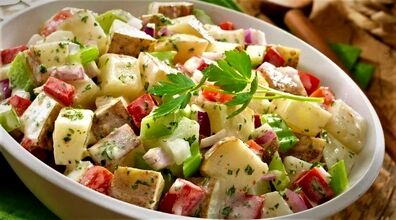 اگه نمیدونی با سیب زمینی چی درست کنی بخون | طرز تهیه سالاد سیب زمینی ایتالیایی