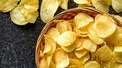 طرز تهیه چیپس خانگی ترد و خوشمزه بدون روغن + فیلم