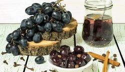 ترشی انگور سیاه، طعمی متفاوت از ترشی  + طرز تهیه 