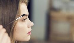 دیگه برا رنگ کردن ابروهات هزینه نکن | با این روش تو خونه موها و ابروهات رو رنگ کن!