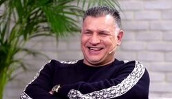 عکس دیده نشده از نماز خواندن علی دایی در رختکن ورزشگاه 