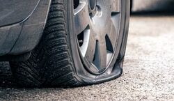 اگه حین رانندگی لاستیک ماشین ترکید چیکار کنیم؟ + راهکار