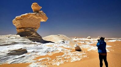 این بیابان عجیب، 3 بار در روز تغییر رنگ میده! | عکس های زیبا از بیابان فارافرا در مصر