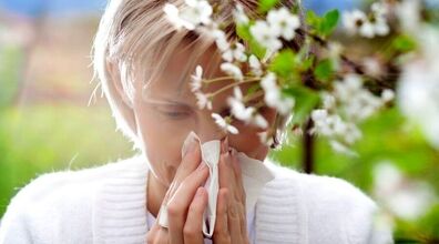 افراد درگیر آلرژی بهاری حتما بخوانند | علائم، علت و درمان آلرژی بهاری