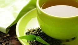مضرات نوشیدن چای سبز | این افراد نباید لب به چای سبز بزنند!