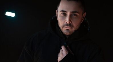 دانلود آهنگ ناصر زینعلی به نام جاذبه + متن آهنگ