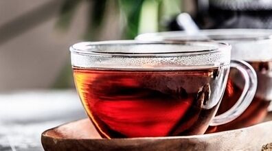 چای پر رنگ برای این افراد سم است | مضرات و عوارض چای پررنگ 
