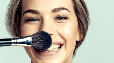 آرایشت رو اینجوری فیکس کن | نحوه استفاده از پودر فیکس در خود آرایی + فیلم آموزشی