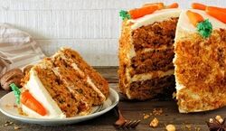 کیک هویج و گردو؛ عصرونه پرطرفدار و خوشمزه به روش کافی شاپی + طرز تهیه