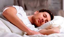 خواب بعد از ظهر خوب است یا بد؟ | چه افرادی به هیچ عنوان نباید بعد از ظهر بخوابند؟