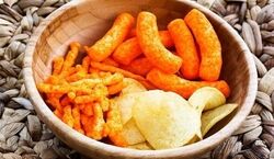 به هیچ وجه چیپس و پفک نخورید! | خوردن چیپس و پفک چه بلایی سرتان می‌آورد؟ 